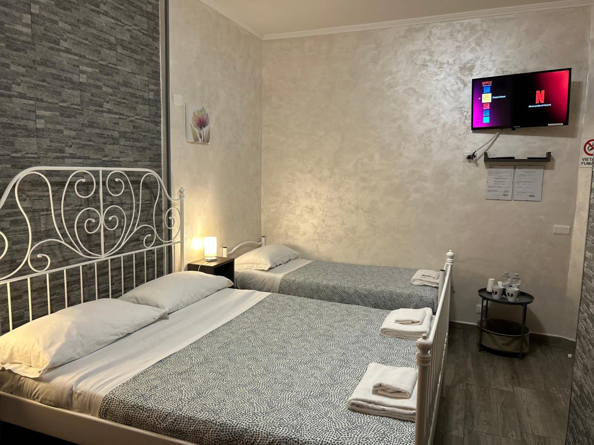 פיומיצ'ינו Guest House Il Faraone מראה חיצוני תמונה
