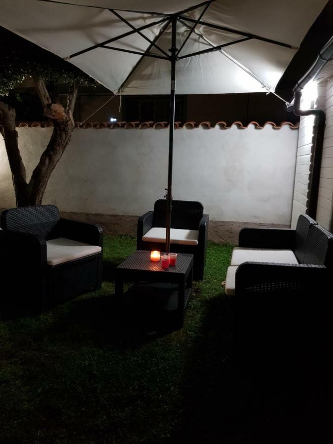 פיומיצ'ינו Guest House Il Faraone מראה חיצוני תמונה